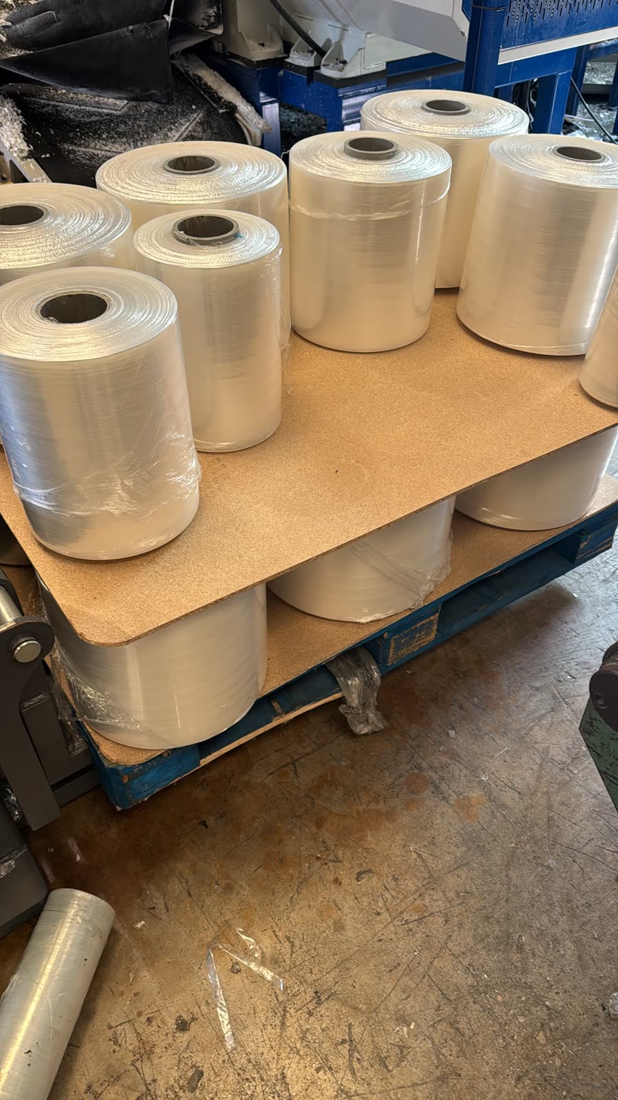 Bobinas de film de polietileno recibidas en palé